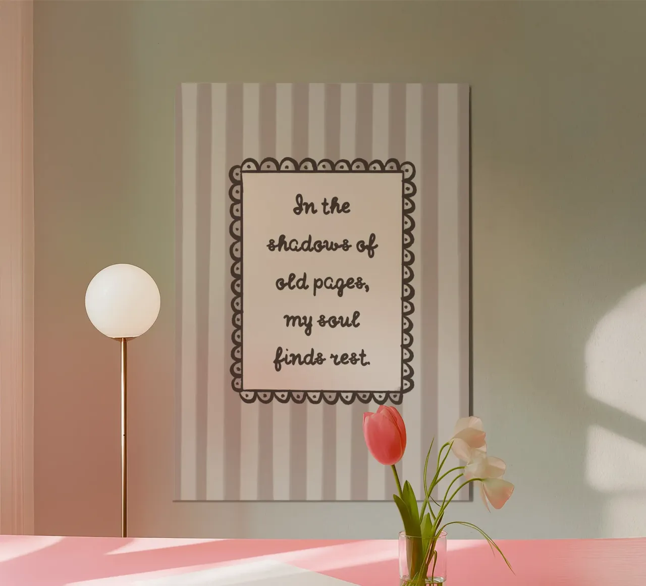 "In de schaduwen van oude bladzijden" Bookish Quote poster van vintagepod