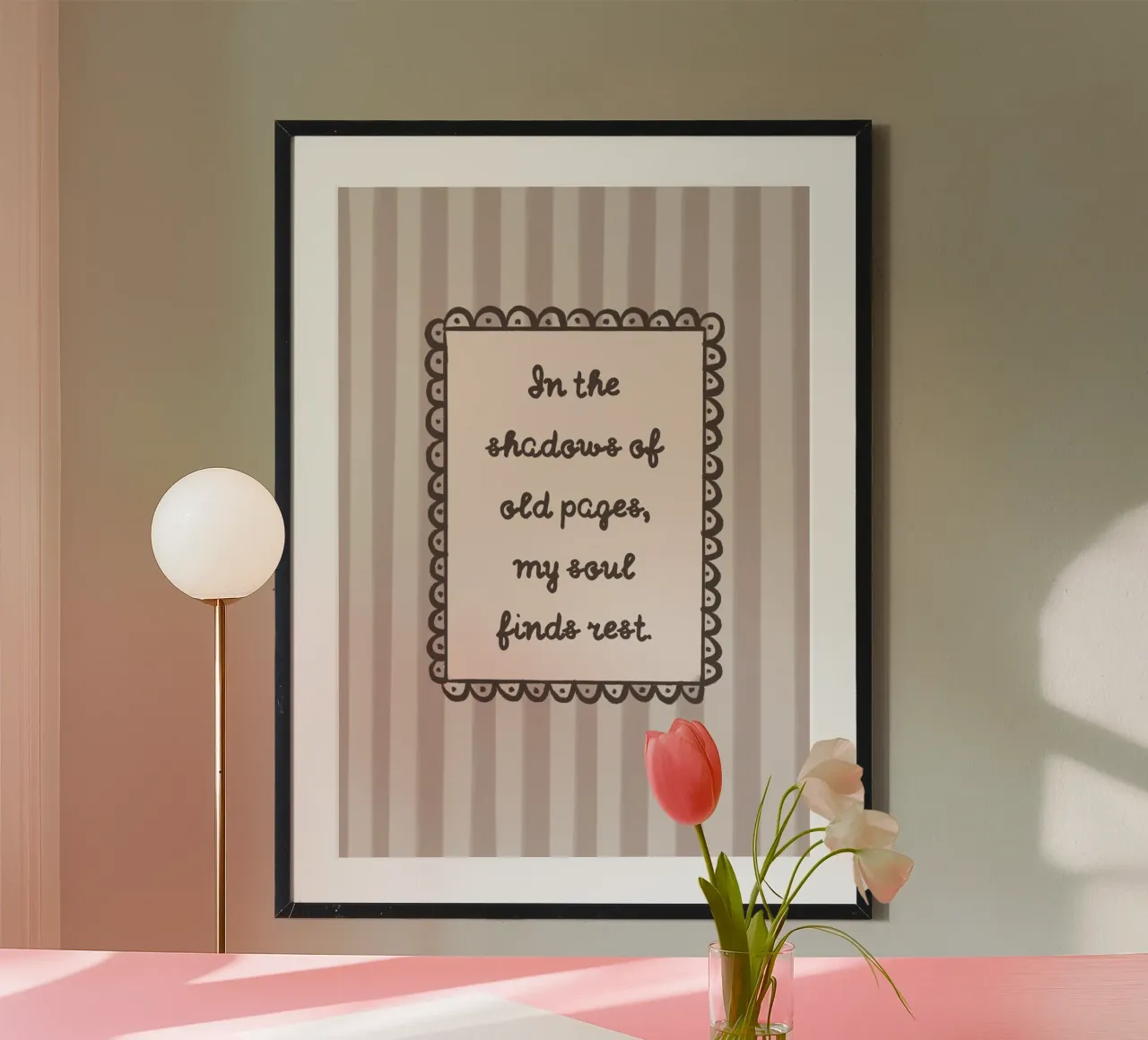 "In de schaduwen van oude bladzijden" Bookish Quote poster van vintagepod