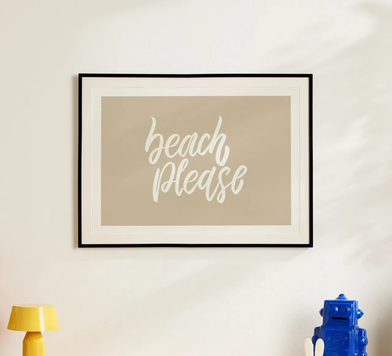 Arte murale tipografica beige "Beach Please" Boho poster con telaio in legno da dawnthesea