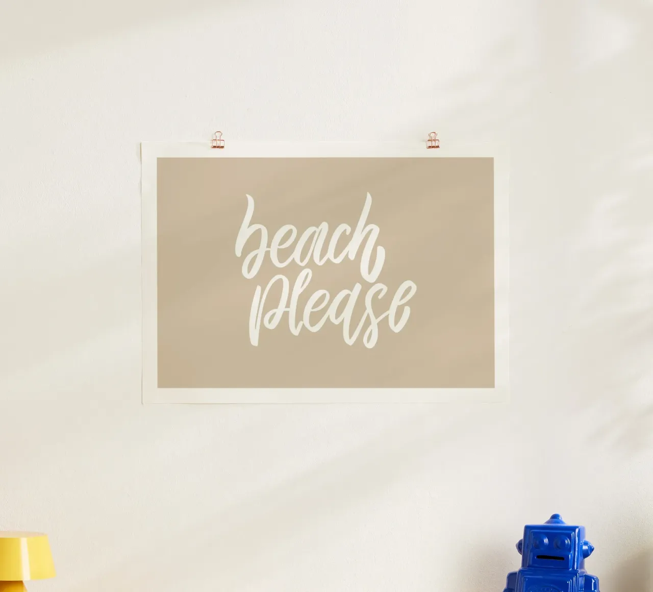 Arte murale tipografica beige "Beach Please" Boho poster con telaio in legno da dawnthesea