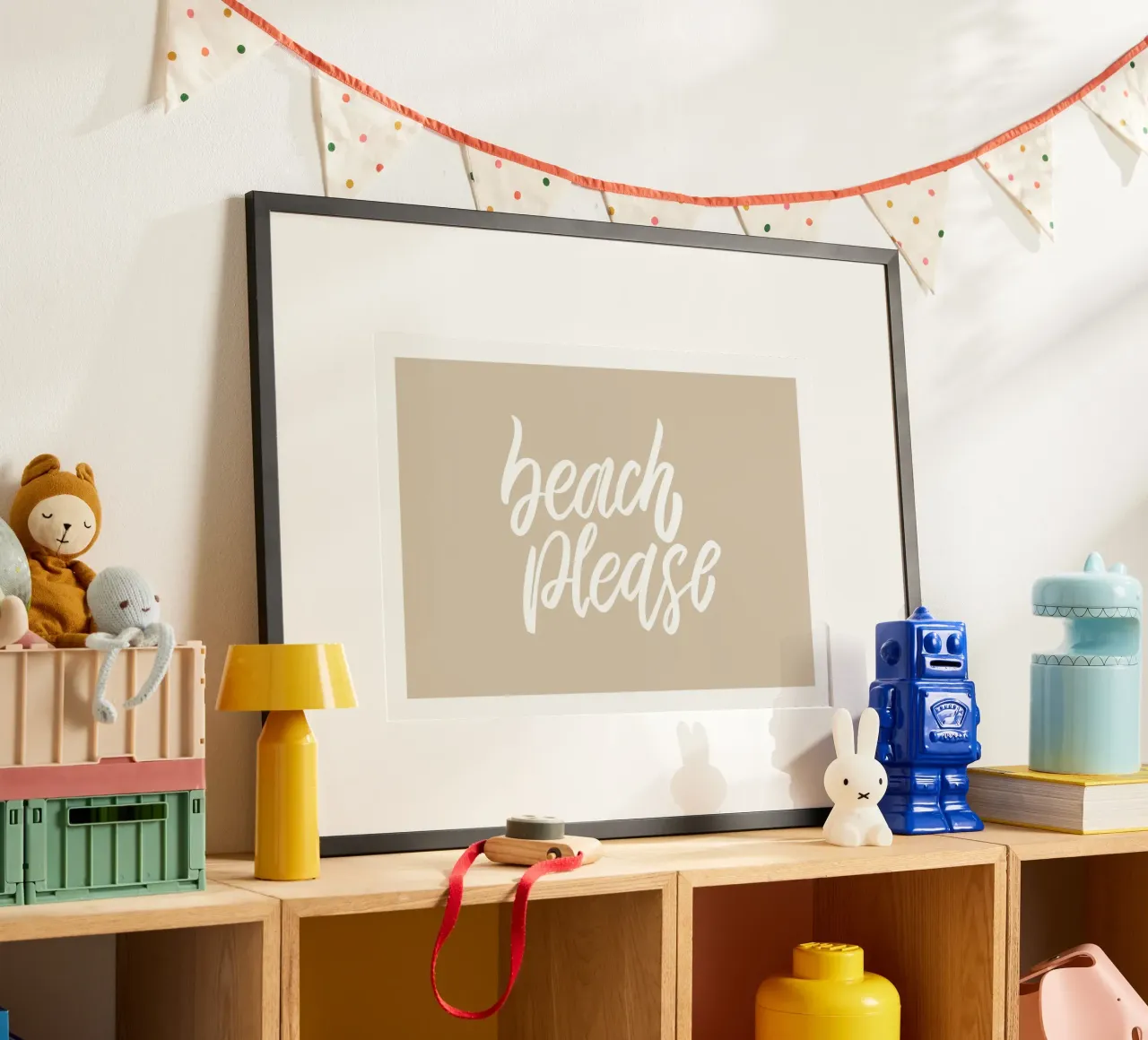 Arte murale tipografica beige "Beach Please" Boho poster con telaio in legno da dawnthesea