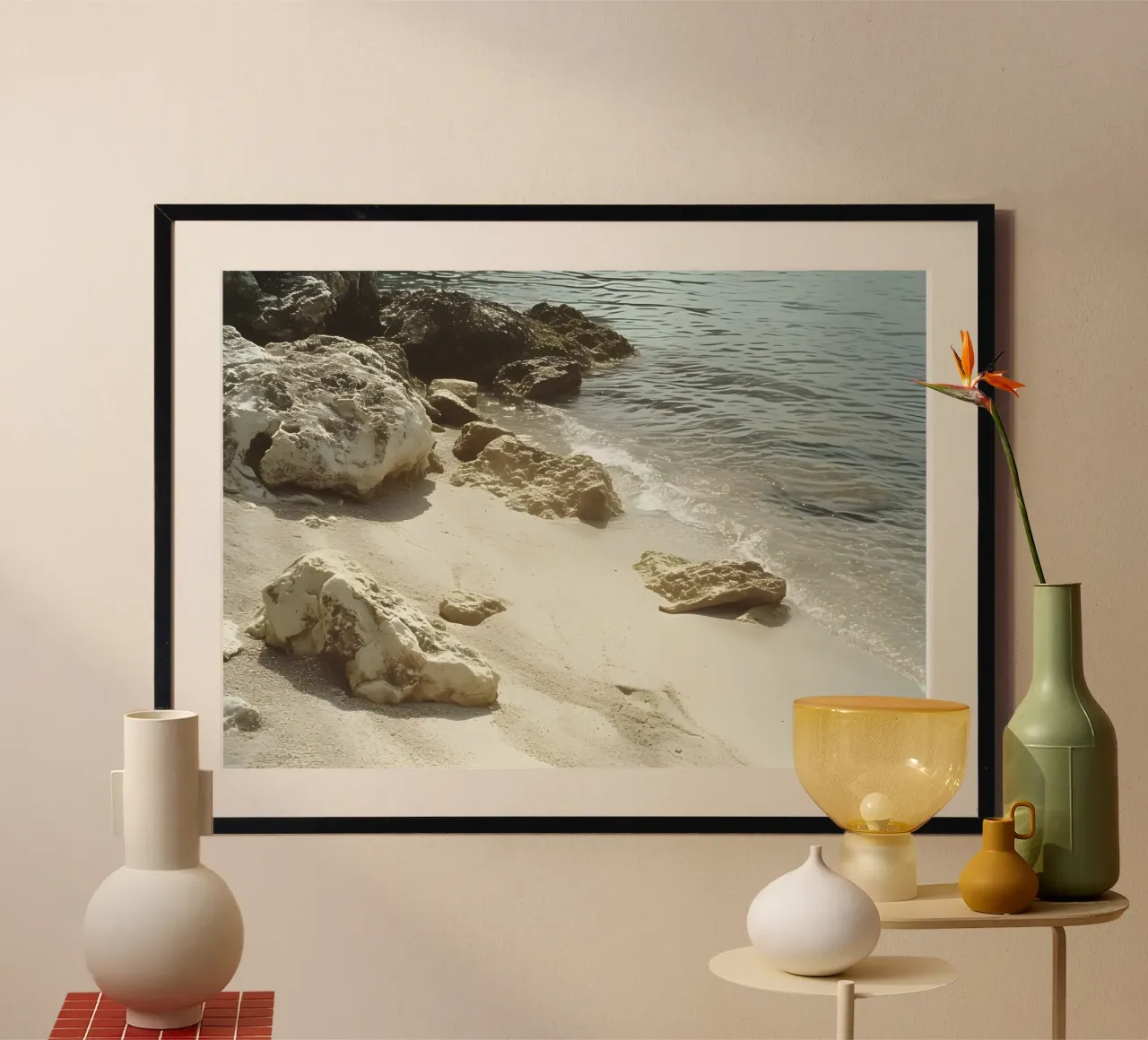 Spiaggia rocciosa, sabbia, oceano, acqua, poster panoramico poster con telaio in legno da dawnthesea