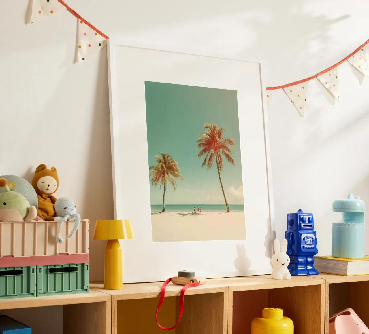 Retro Palm Trees Beach Vintage Coastal Poster poster avec cadre en plastique de dawnthesea