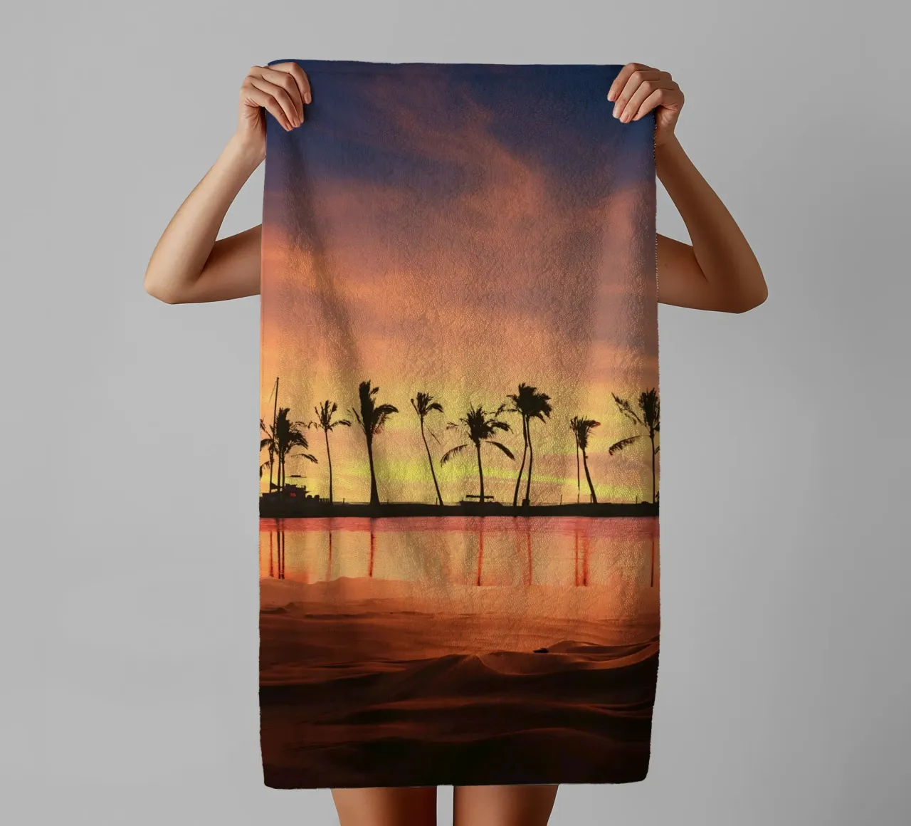 Tramonto tropicale con palme asciugamano da bagno da Berwies Artwork