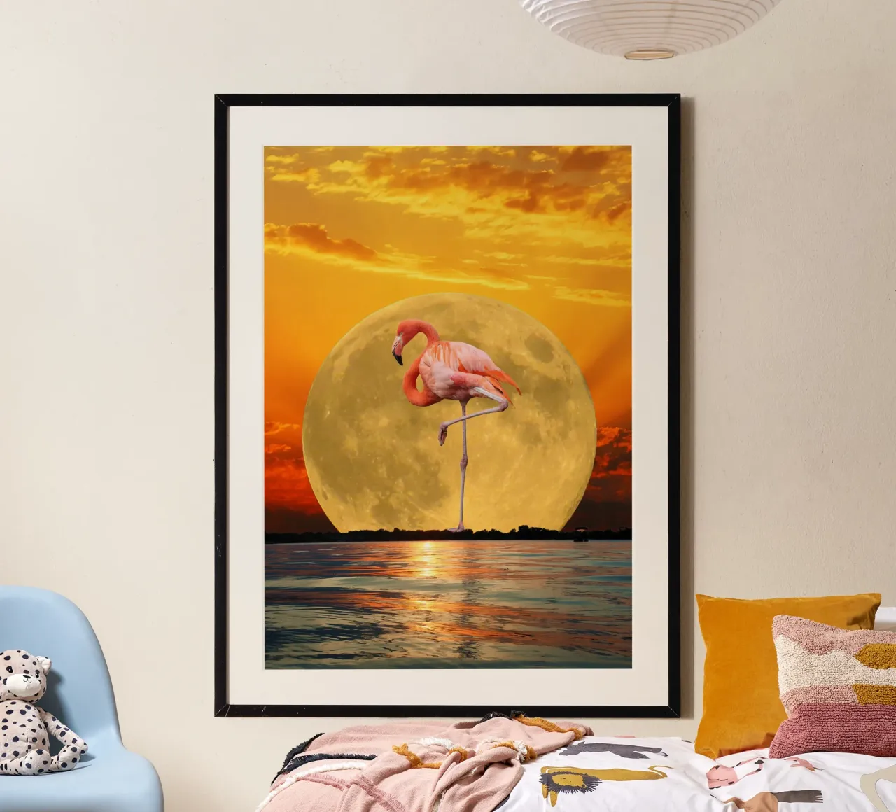 Flamenco de pie en el agua con la luna poster de Berwies Artwork