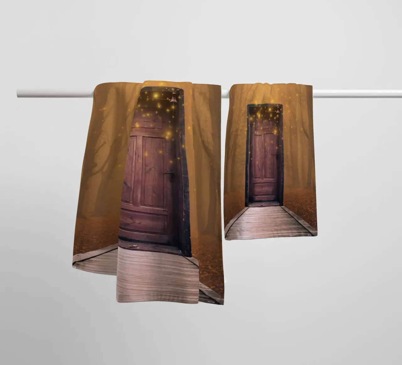 Porta mistica nella foresta asciugamano da bagno da Berwies Artwork