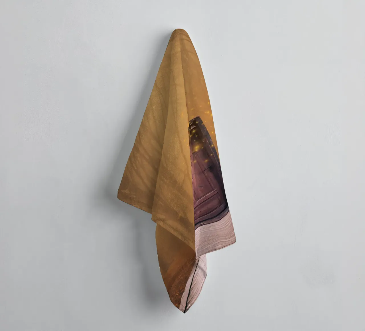 Porta mistica nella foresta asciugamano da bagno da Berwies Artwork
