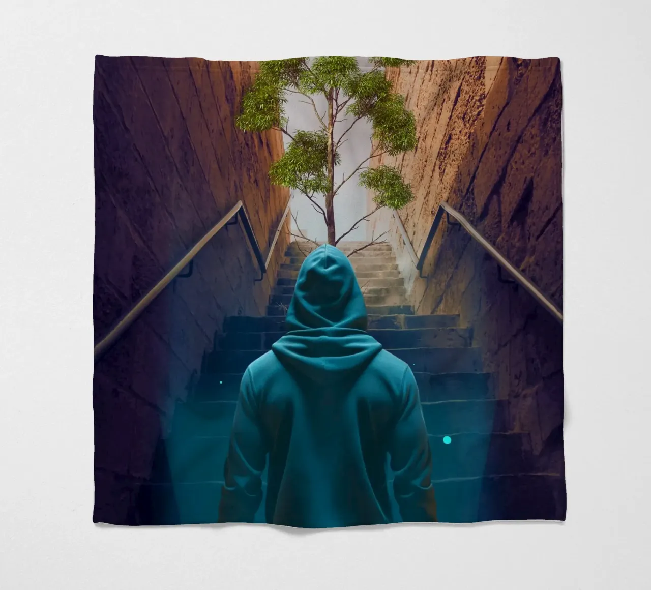 Figura incappucciata che sale le scale verso l'albero coperta in pile da Berwies Artwork