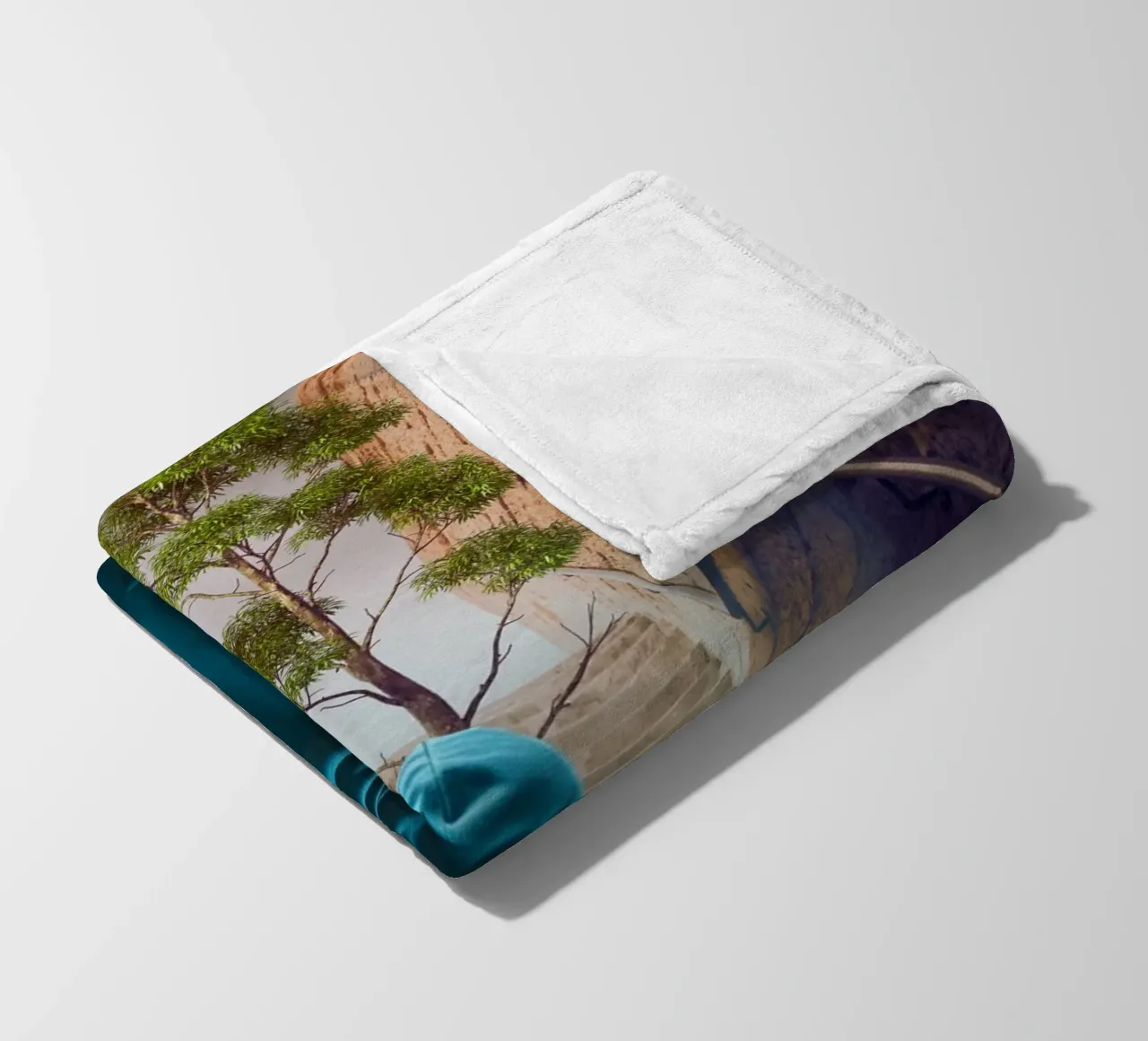 Figura incappucciata che sale le scale verso l'albero coperta in pile da Berwies Artwork