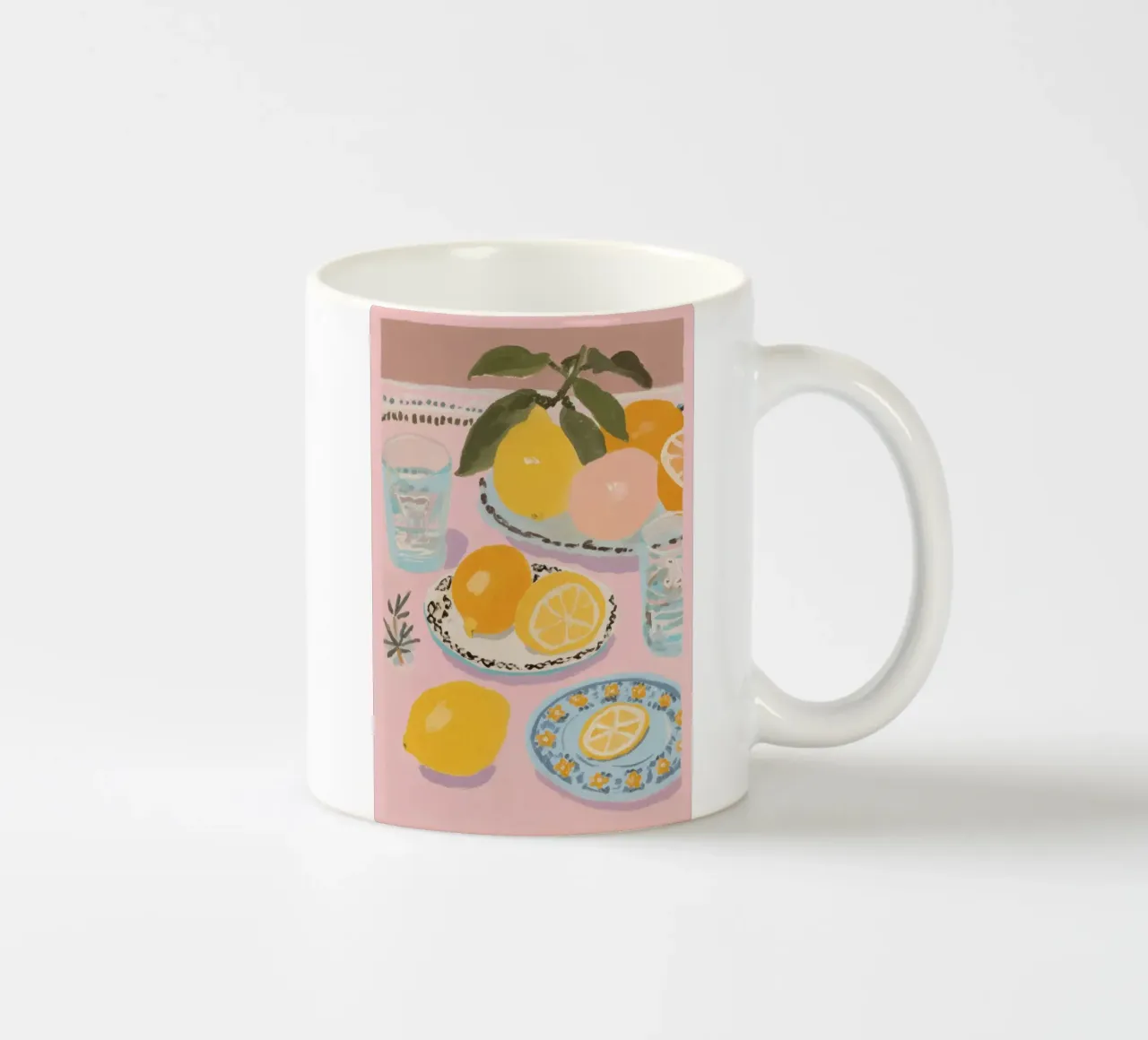 Zitrusgenuss auf dem Tisch Keramik Tasse von Carinaprint