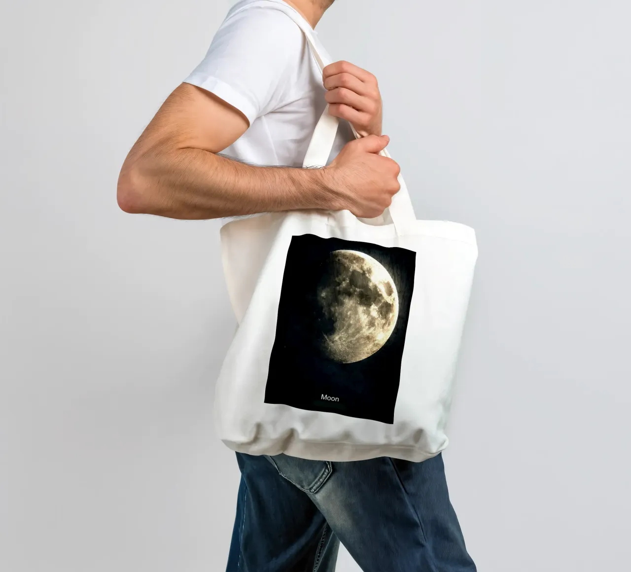 La lune dans l'espace Dans le système solaire tote bag de Ashley Studio