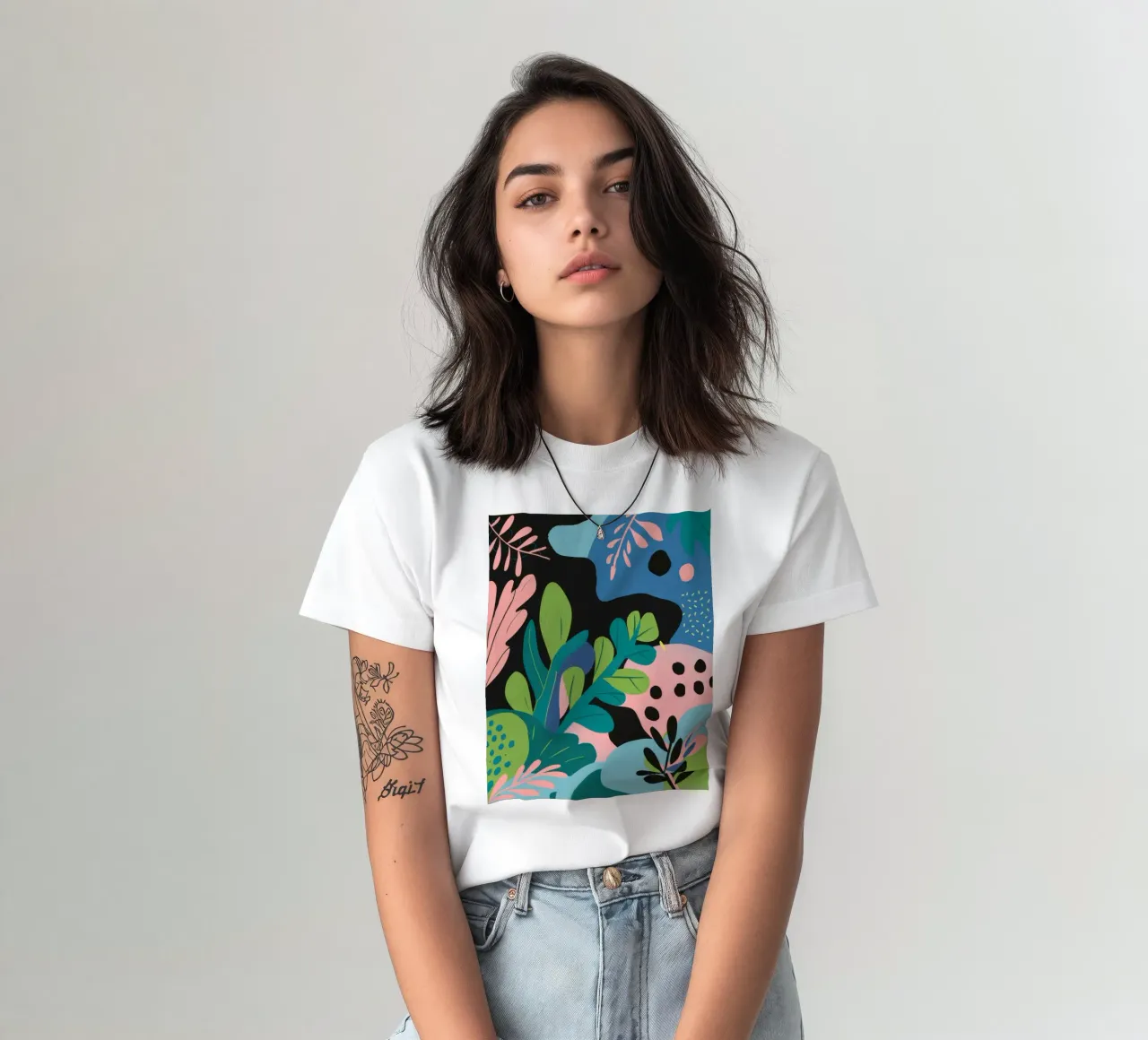 Astratto botanico giocoso t-shirt da Line Fable