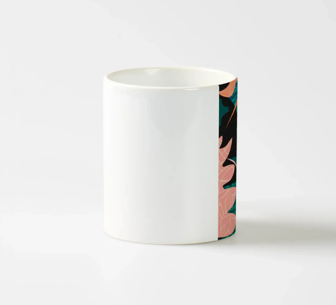 Rosa astratto e spigoloso tazza in ceramica da Lunar Valentina