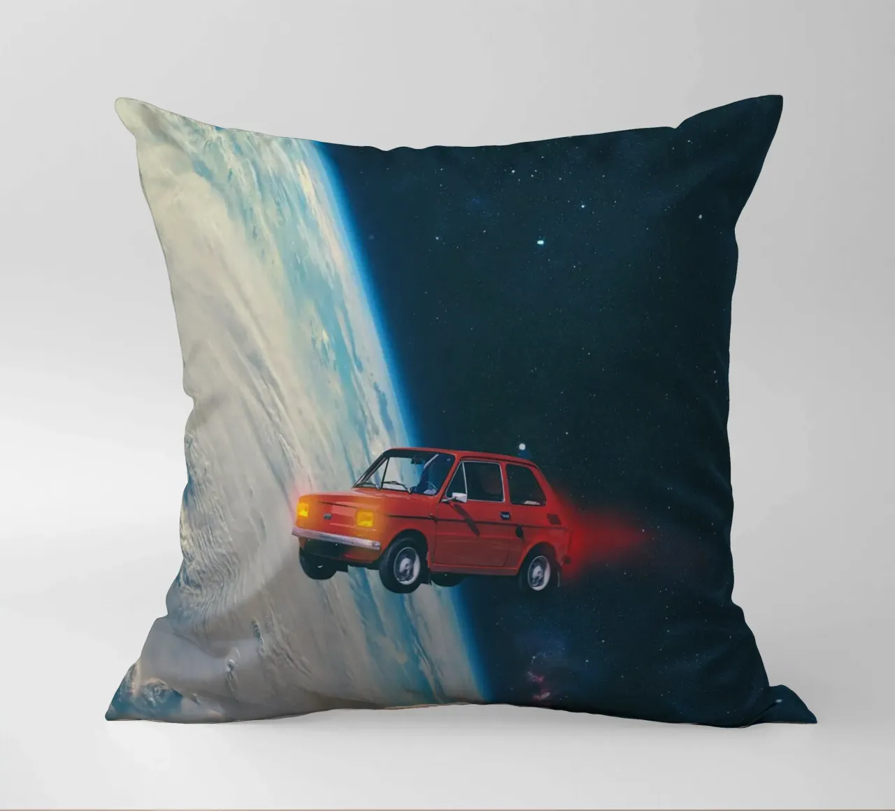 Auto rossa in orbita cuscino da Dapidoka