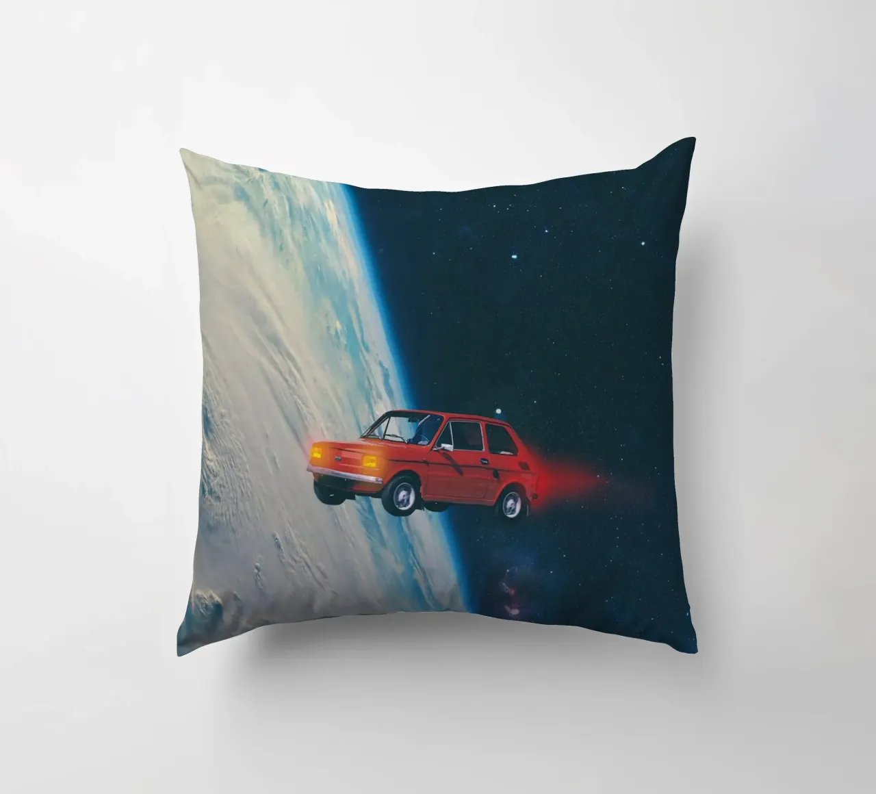 Auto rossa in orbita cuscino da Dapidoka