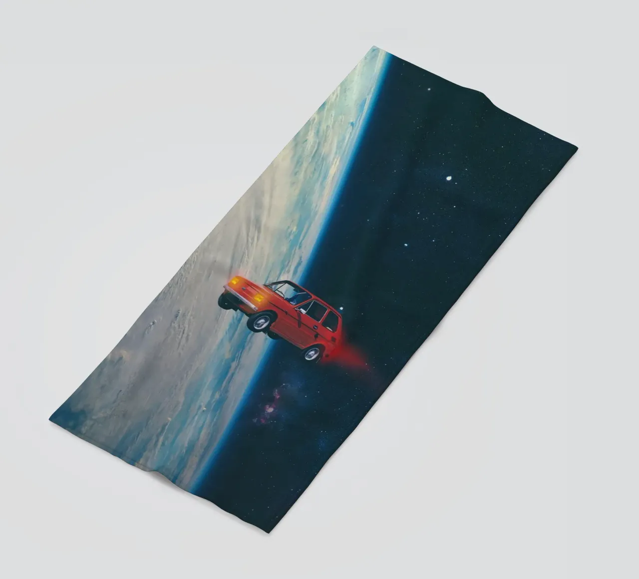 Auto rossa in orbita telo mare da Dapidoka