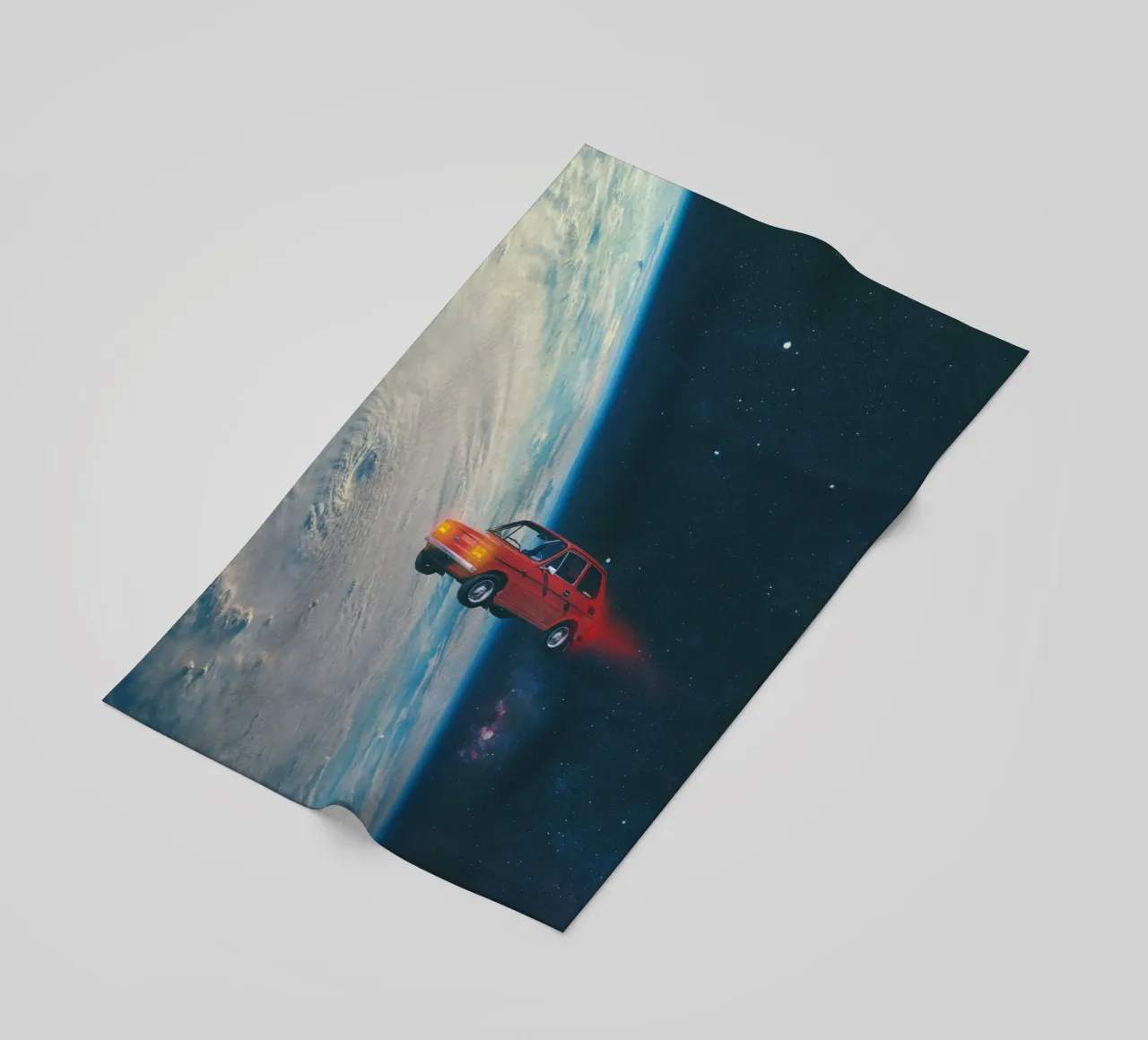 Auto rossa in orbita telo mare da Dapidoka