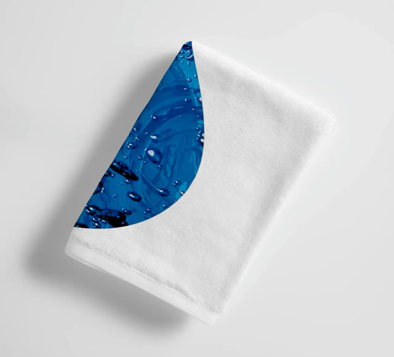 Water does not resist; it flows. asciugamano da bagno da Vintage Van Gogh