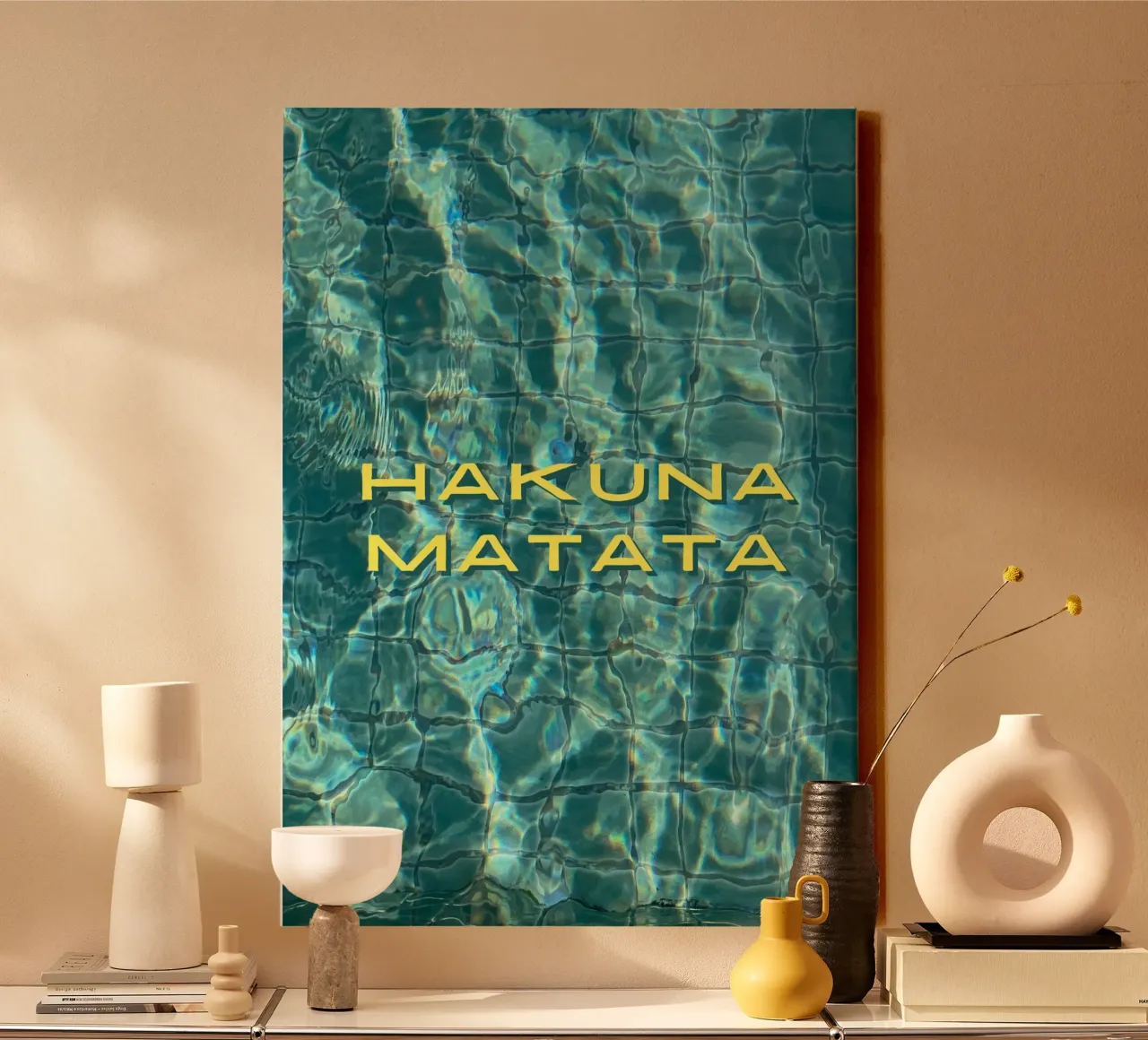 Hakuna Matata - Riflessi della piscina tela con Cornice a cassetta da Roamance Studio
