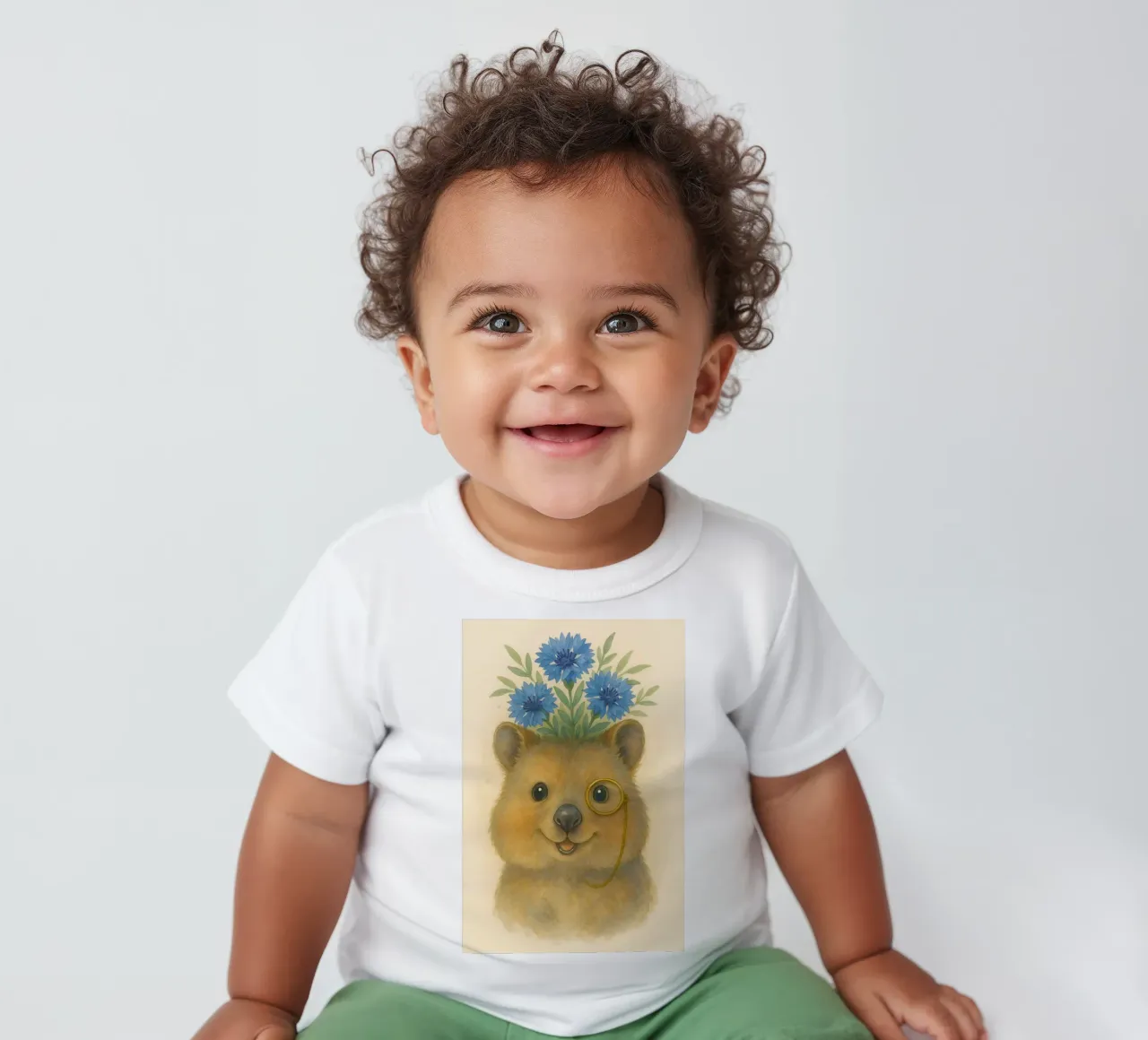 Lo studioso allegro: Quokka con fiordalisi maglietta neonato da Graceful Desine