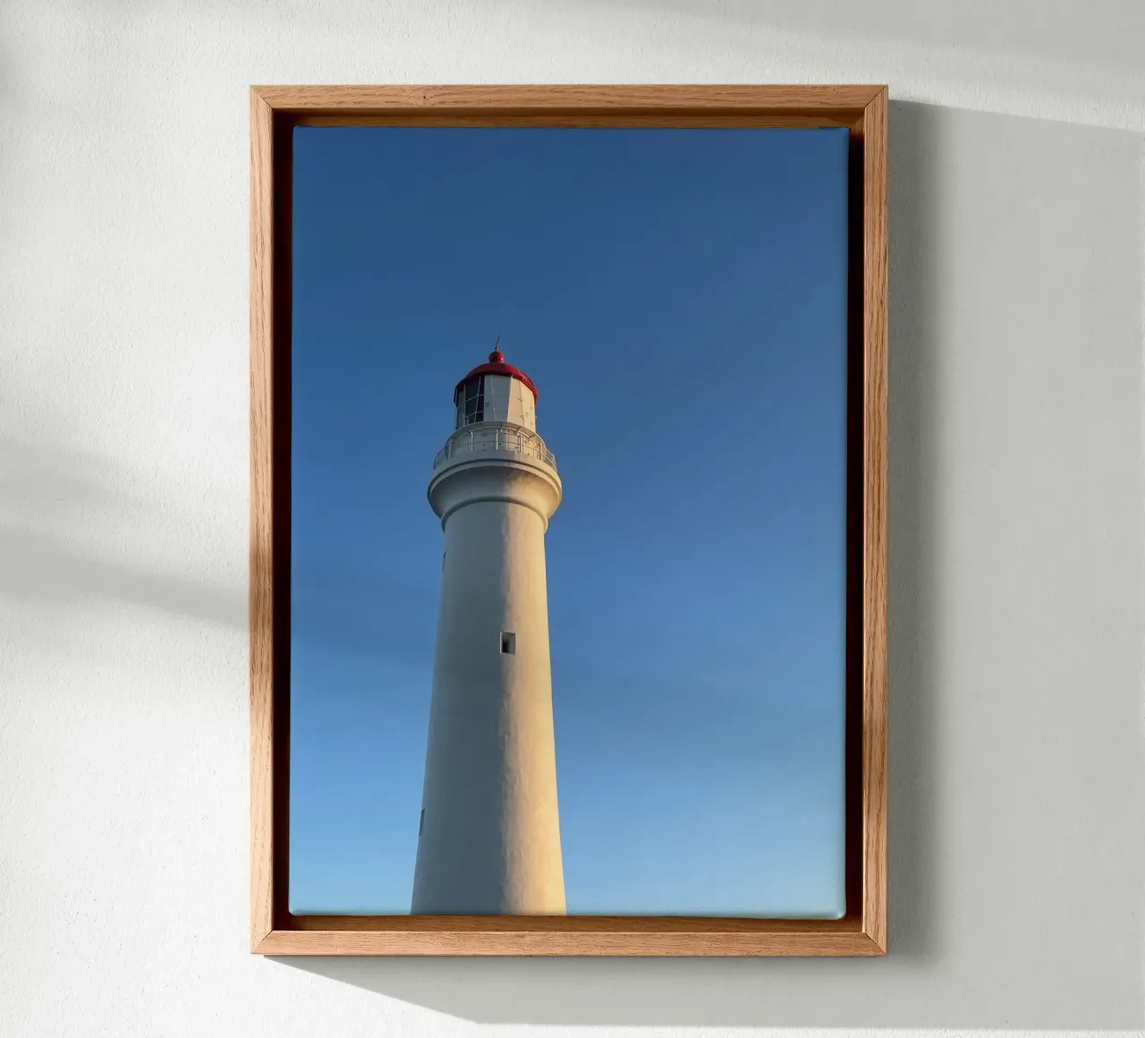 Il bagliore del faro - Ocean Serenity, Australia tela con Cornice a cassetta da Roamance Studio