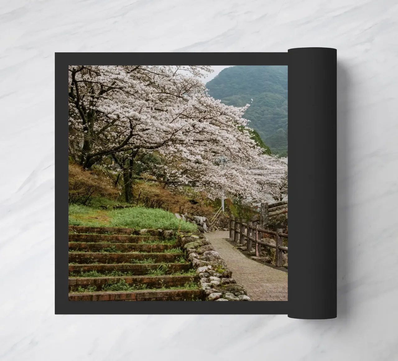 Paesaggio di ciliegi in fiore a Kyushu, Giappone zerbino da Marcel Bisig