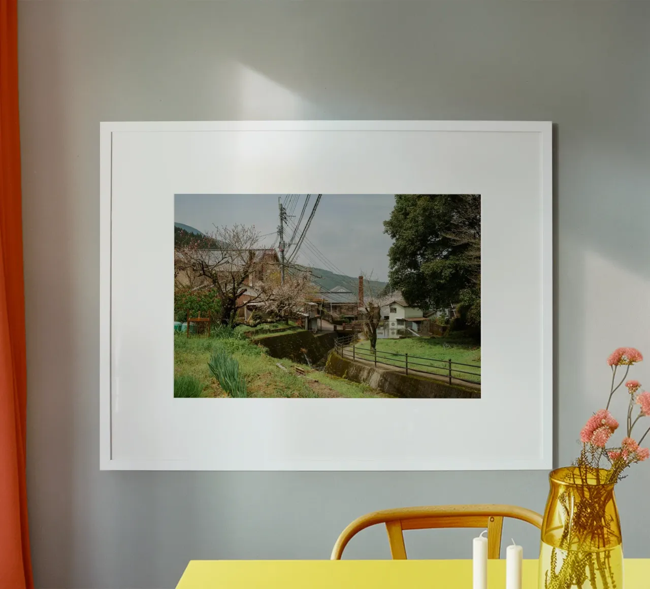 Sereno villaggio montano giapponese in primavera carta hahnemühle da Marcel Bisig