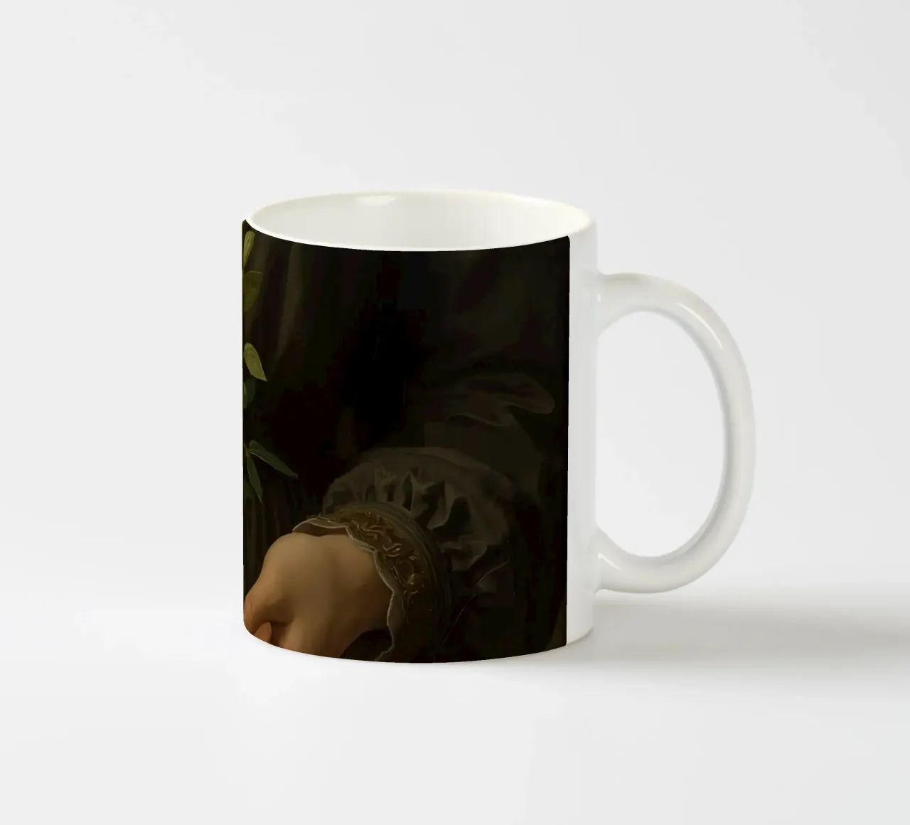 Donna che tiene in mano una piccola pianta su sfondo scuro tazza in ceramica da DesignDoodle