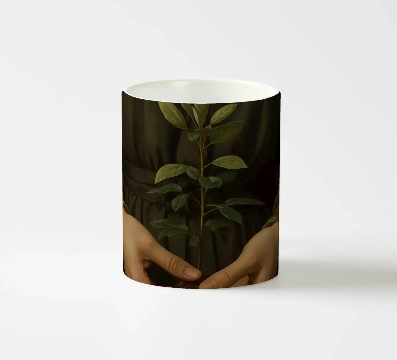 Donna che tiene in mano una piccola pianta su sfondo scuro tazza in ceramica da DesignDoodle