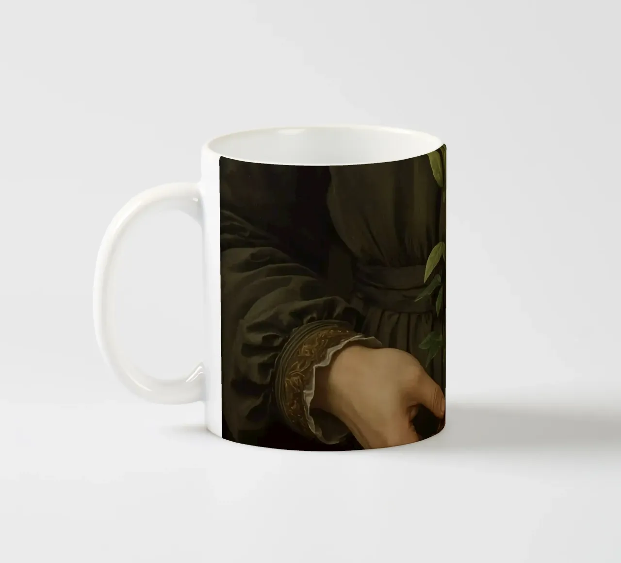 Donna che tiene in mano una piccola pianta su sfondo scuro tazza in ceramica da DesignDoodle