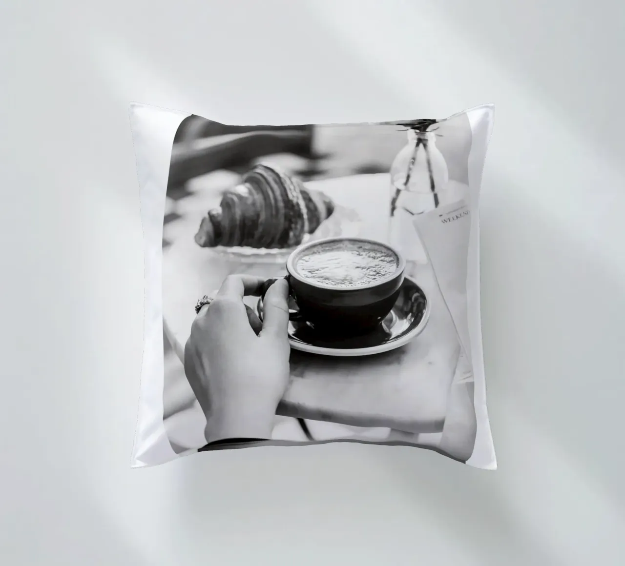 caffè cuscino da Alexa Bell