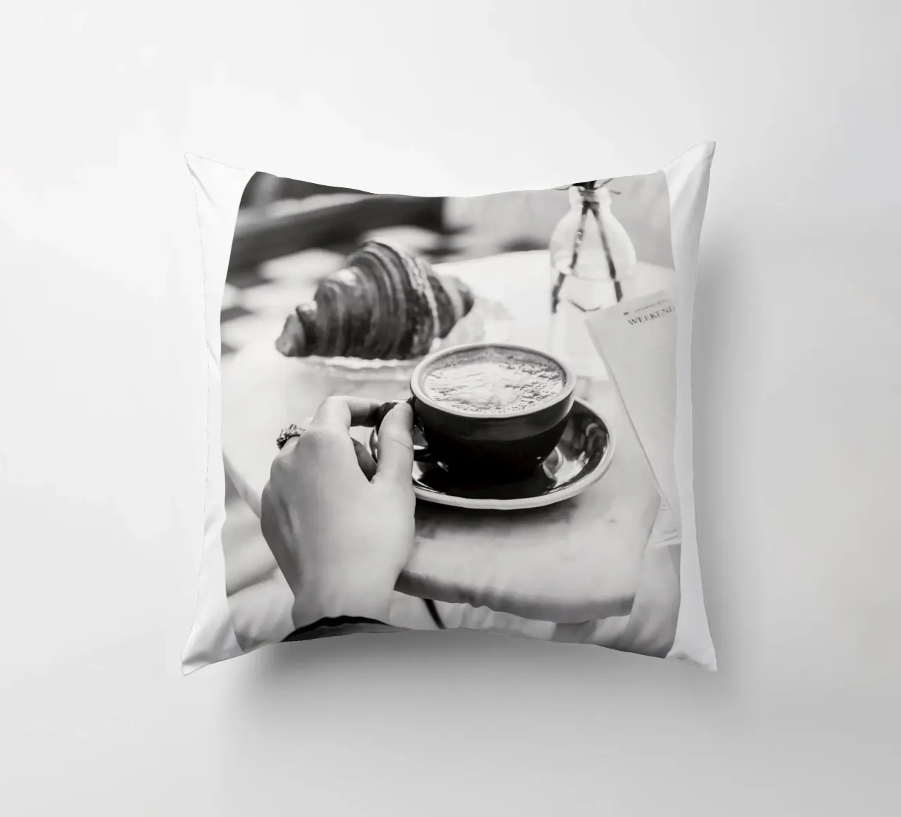 caffè cuscino da Alexa Bell