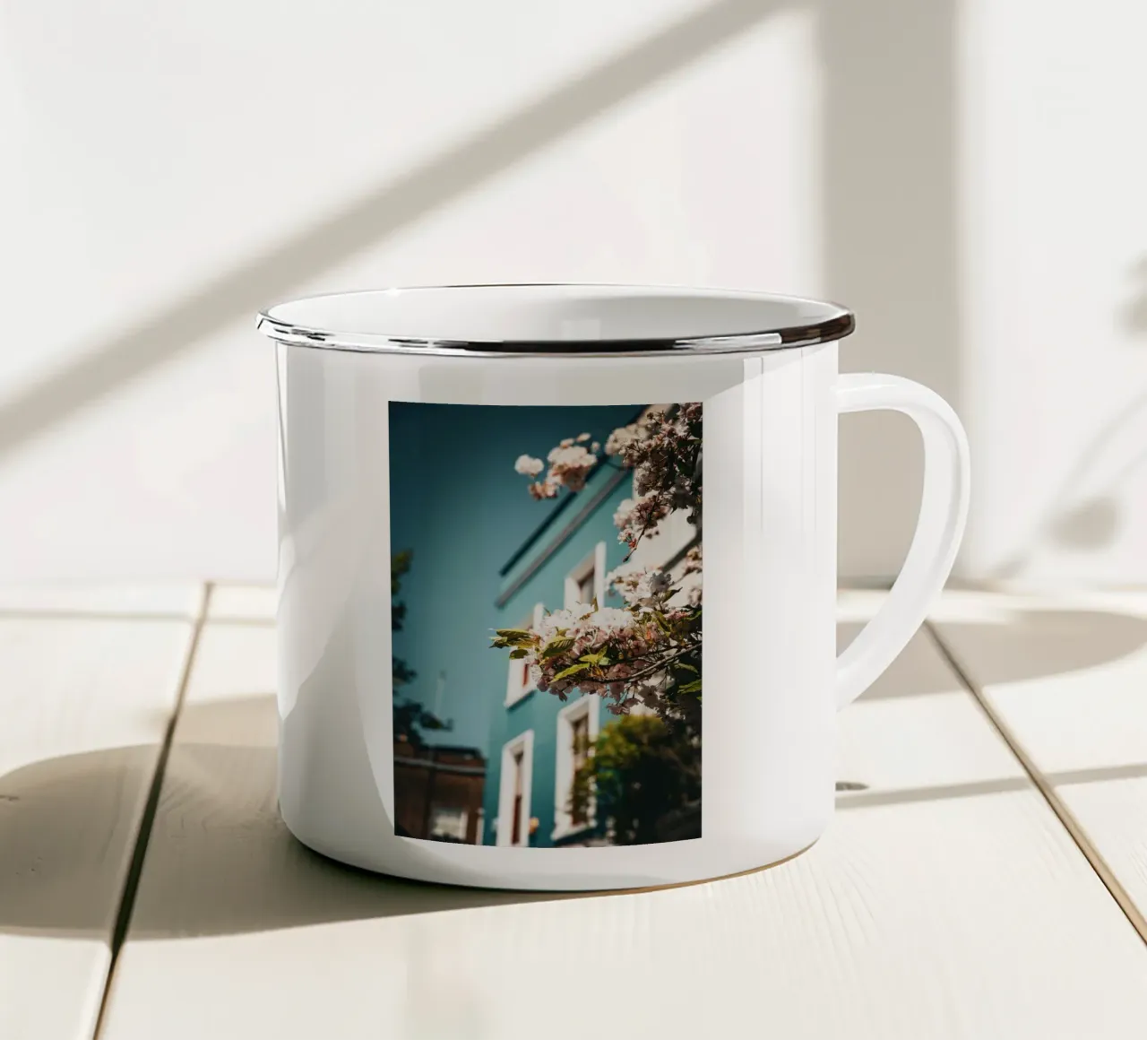 Notting Hill tazza in smalto da Flo Klein