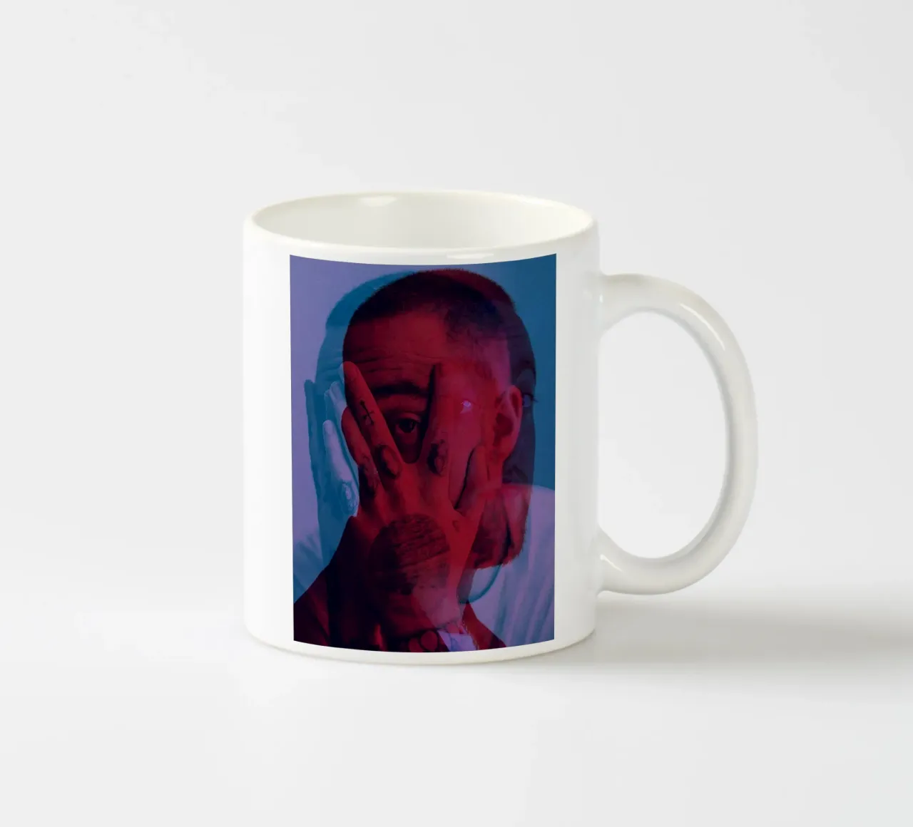 Mac Miller affronta un'alternativa tazza in ceramica da softseilish