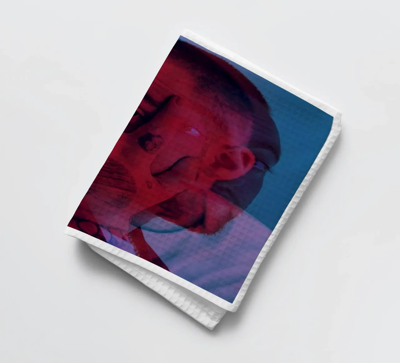 Mac Miller steht vor einer Alternative Geschirrtuch von softseilish