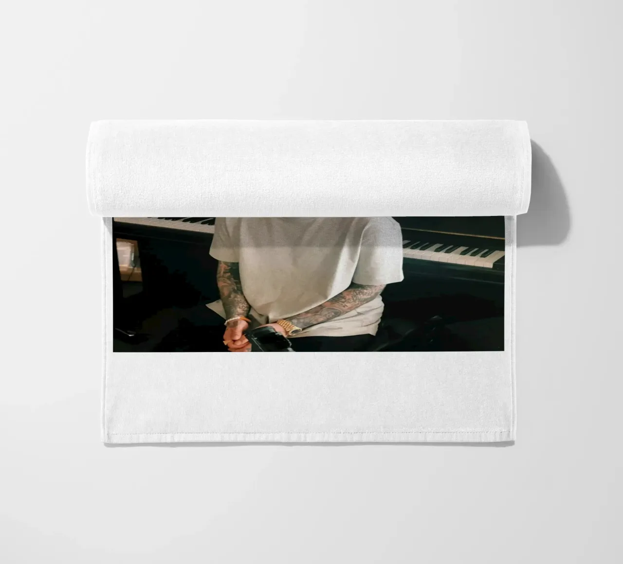 Ritratto di Mac Miller in stile pianoforte telo mare da softseilish