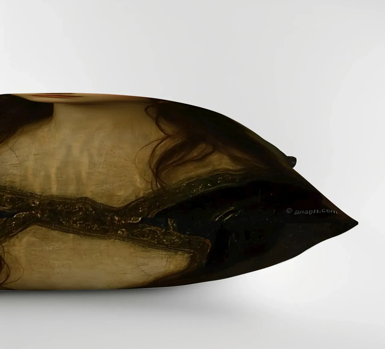 Ritratto classico di una giovane donna dal volto delicato cuscino da DesignDoodle