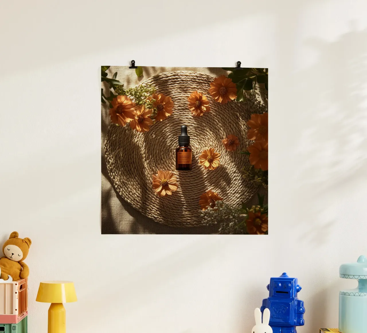 Elisir floreale poster con telaio in plastica da StillVibe Home