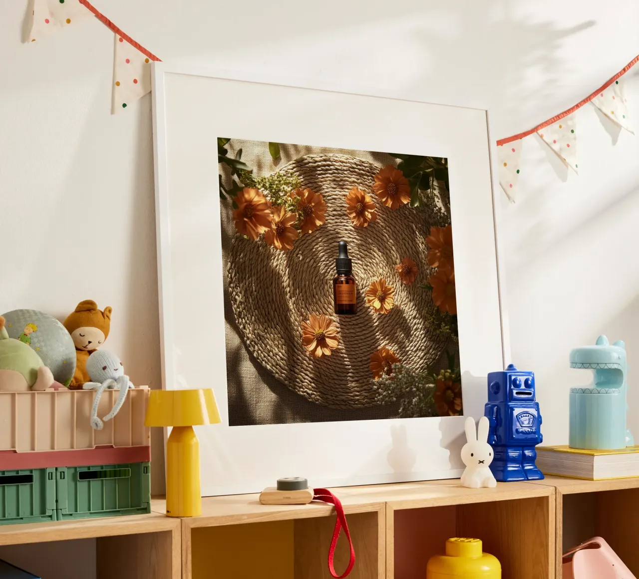Elisir floreale poster con telaio in plastica da StillVibe Home