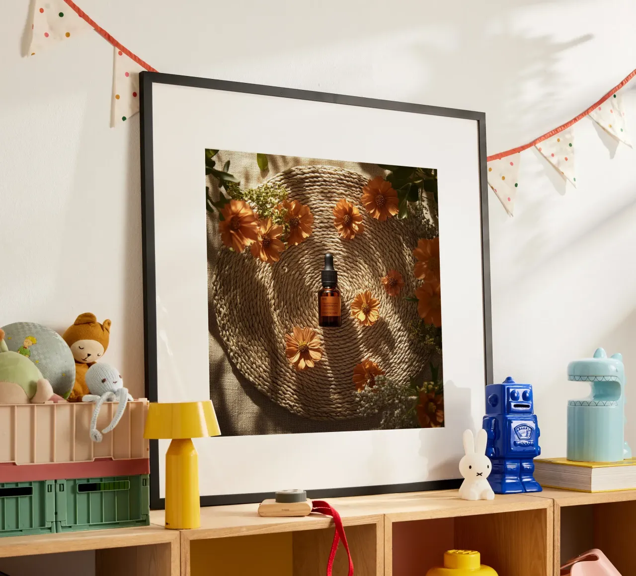 Elisir floreale poster con telaio in plastica da StillVibe Home