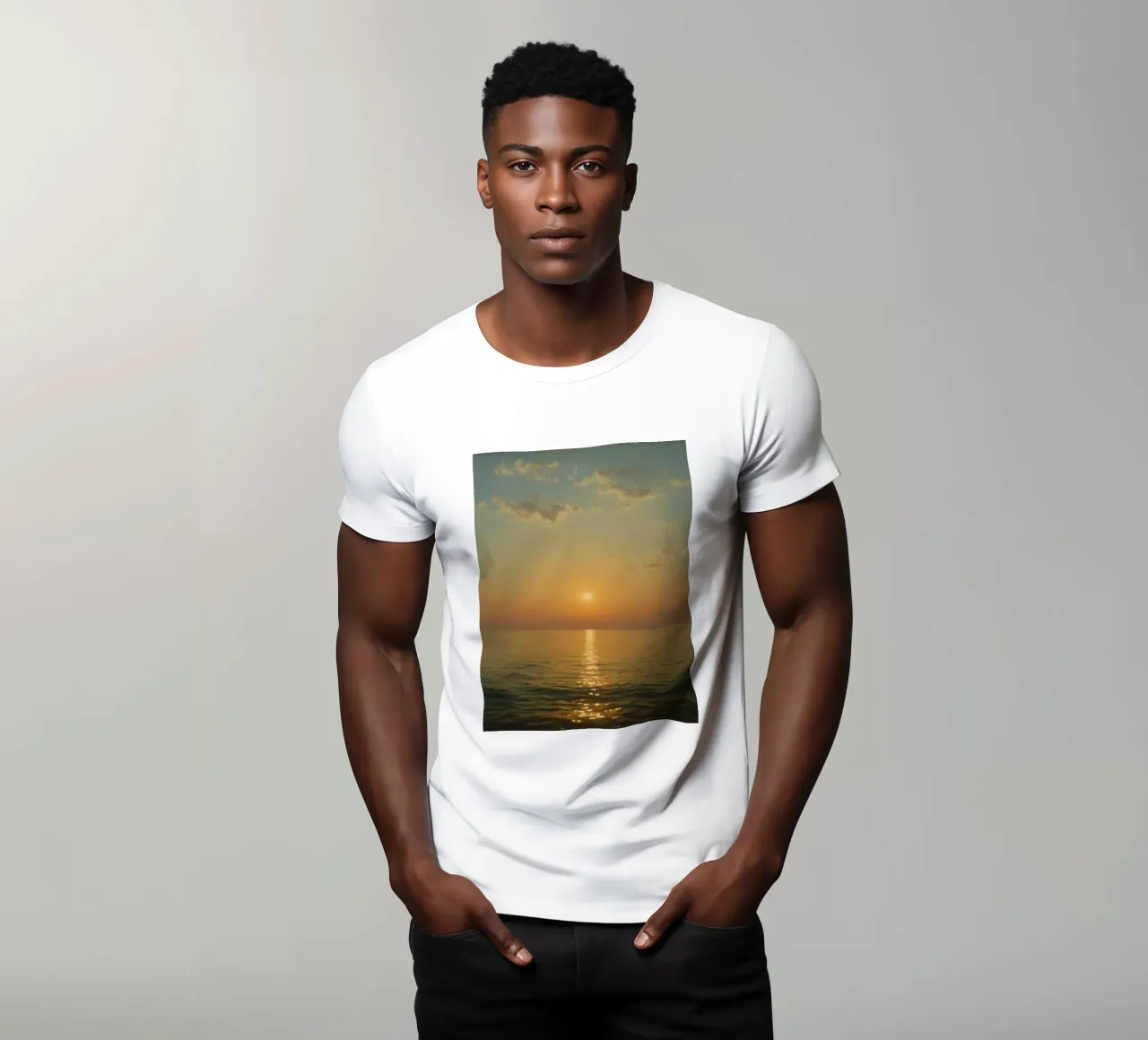 Tramonto sulle acque calme dell'oceano con riflessi dorati t-shirt da DesignDoodle