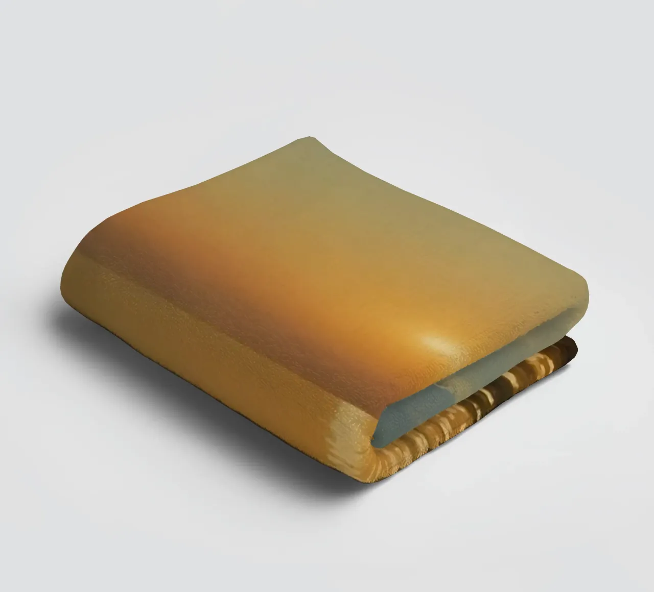 Tramonto sulle acque calme dell'oceano con riflessi dorati asciugamano da bagno da DesignDoodle