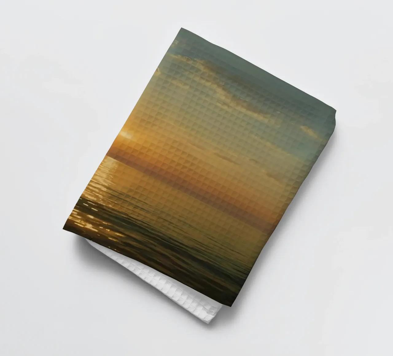 Tramonto sulle acque calme dell'oceano con riflessi dorati canovaccio da cucina da DesignDoodle