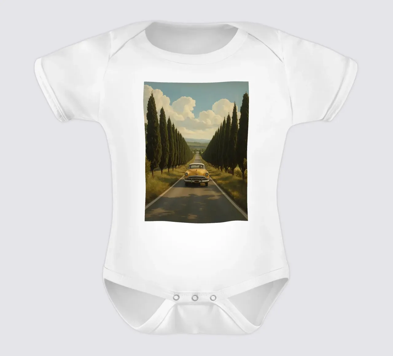 Oldtimer fährt unter bewölktem Himmel eine Allee entlang Kurzarm Babybody von DesignDoodle