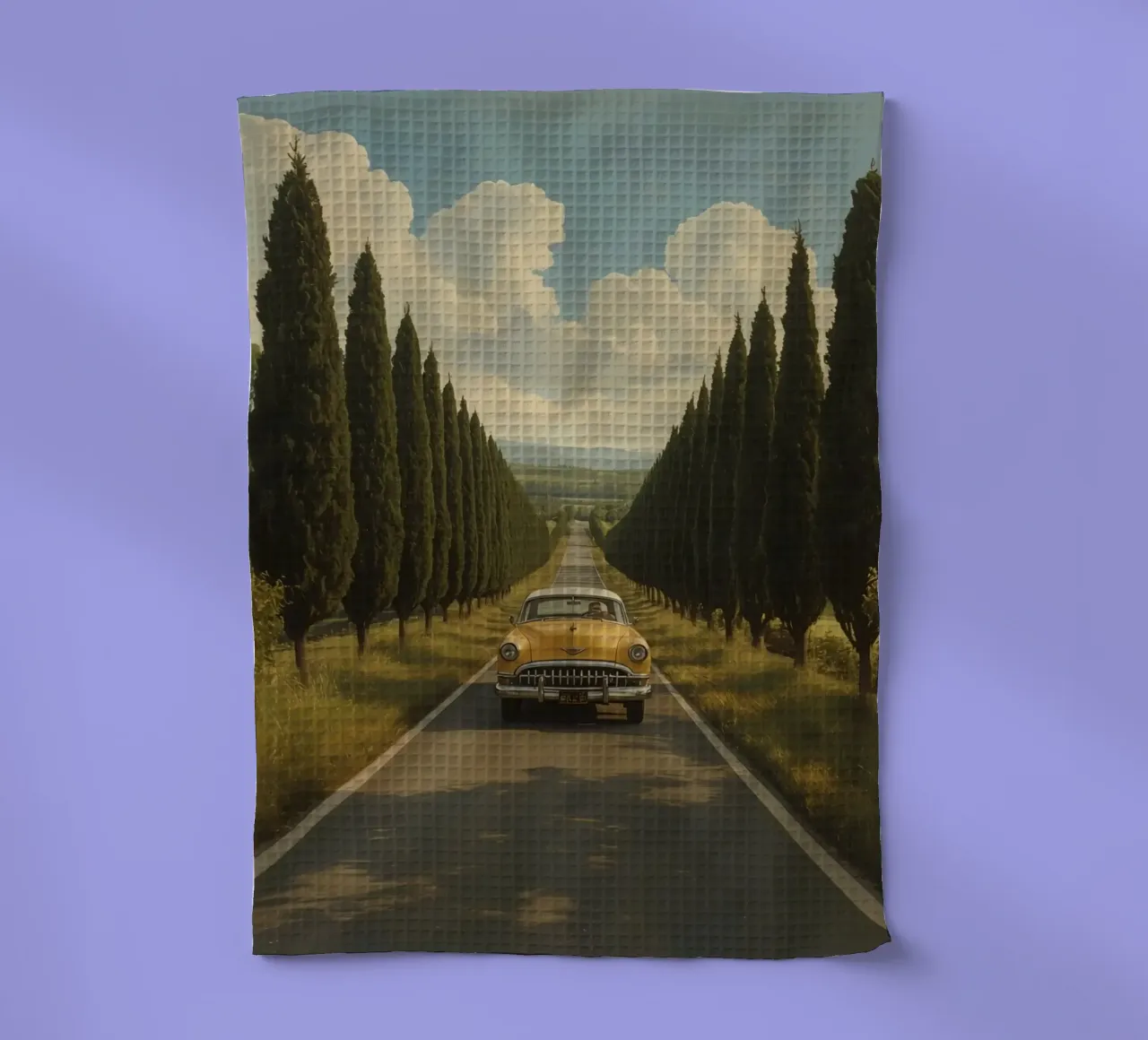 Oldtimer fährt unter bewölktem Himmel eine Allee entlang Geschirrtuch von DesignDoodle