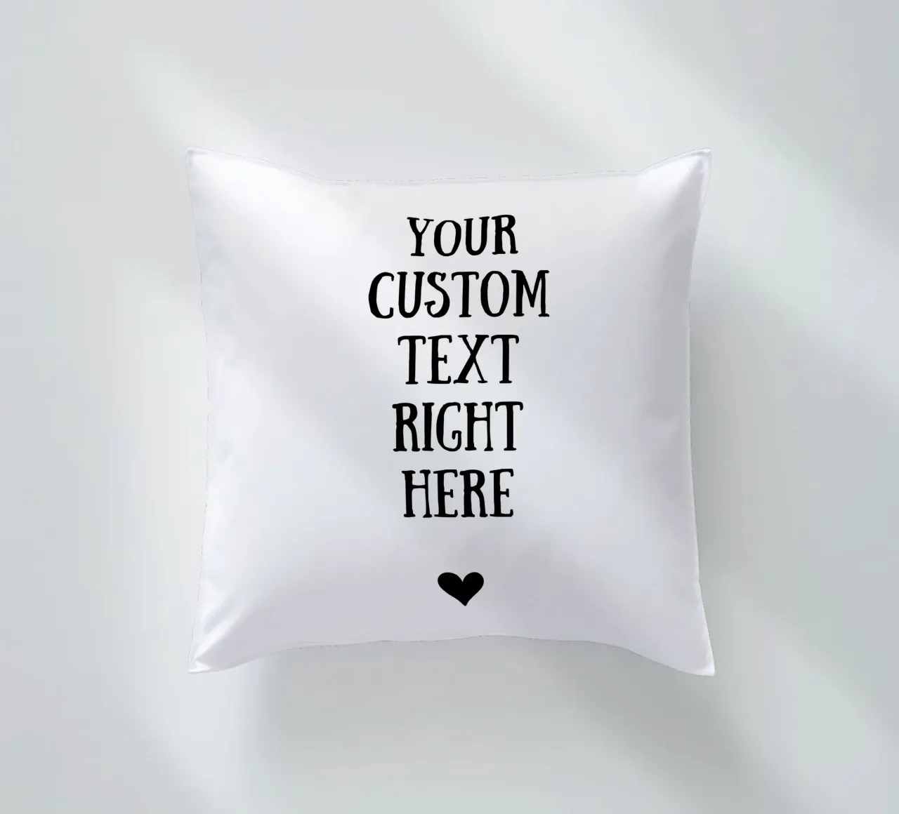 Custom text in black and white with heart cuscino da WORTSPIEL