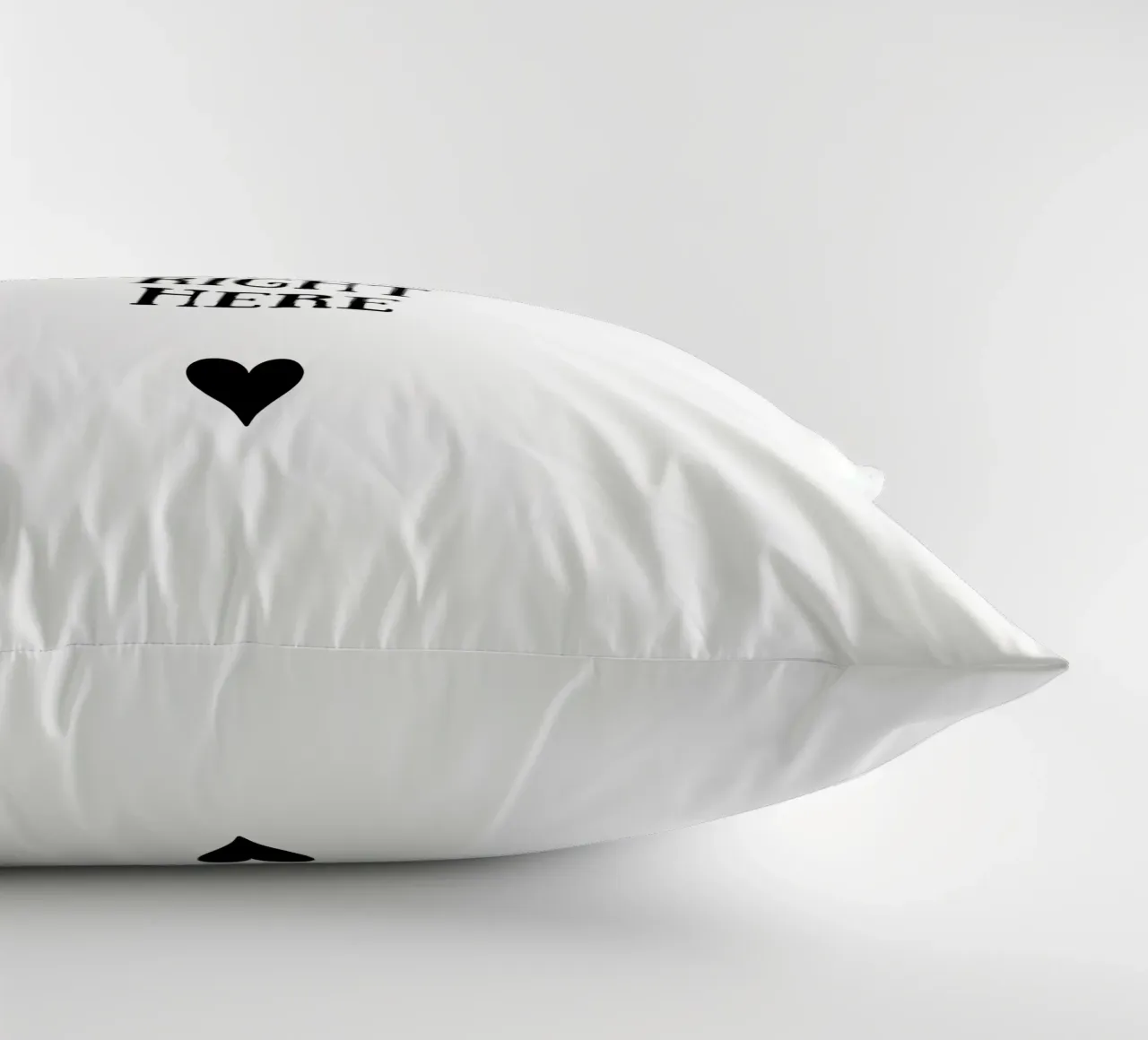 Custom text in black and white with heart cuscino da WORTSPIEL