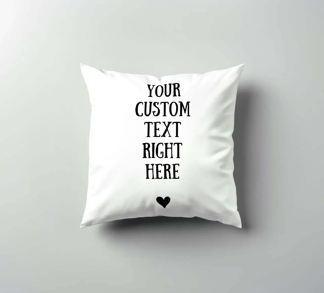 Custom text in black and white with heart cuscino da WORTSPIEL