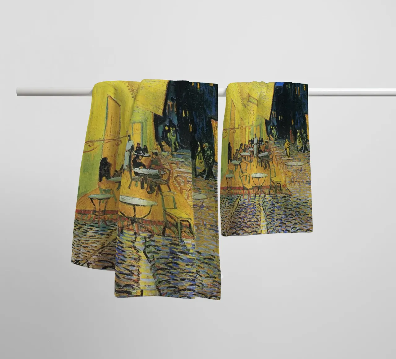 La terrazza del caffè di notte di Vincent van Gogh (1888) asciugamano da bagno da Classic Art Prints