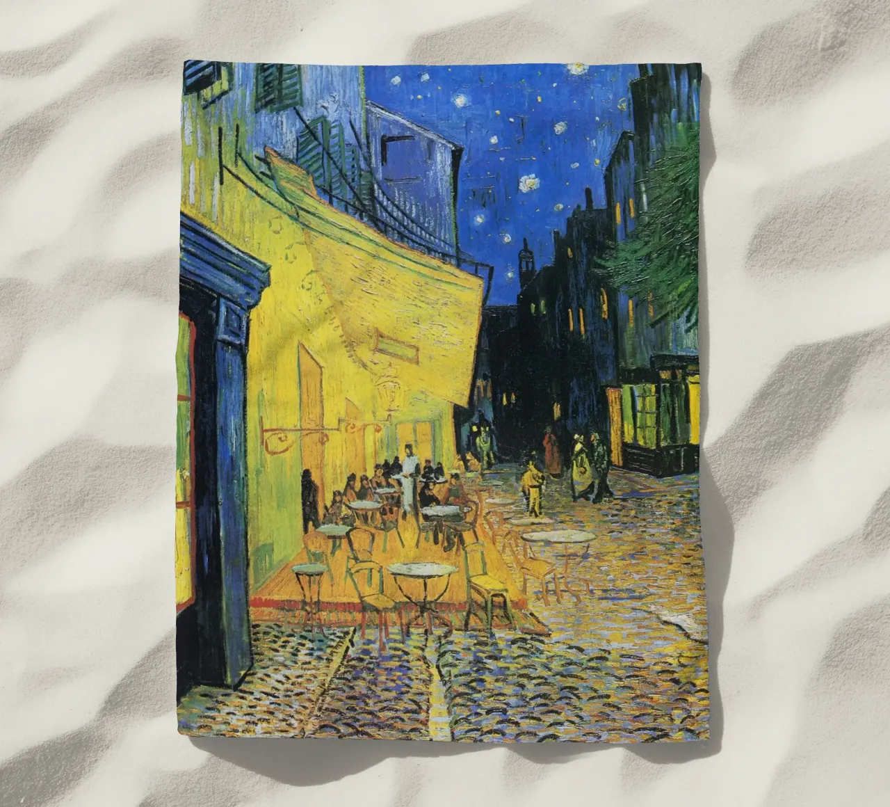 La terrazza del caffè di notte di Vincent van Gogh (1888) telo mare da Classic Art Prints